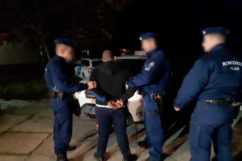 Cigit és pénzt kértek, majd kirabolták a férfit