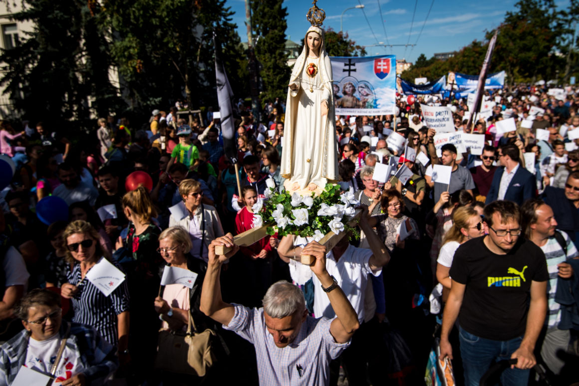Ötvenezren vonultak fel Pozsonyban az abortusz teljes betiltását követelve