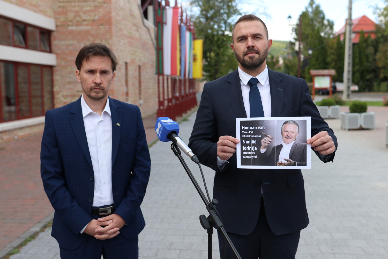 Miből telik hatmilliós hirdetésre egy iskolaigazgatónak? - a Mi Hazánk tiszta kampányt követel Miskolcon is