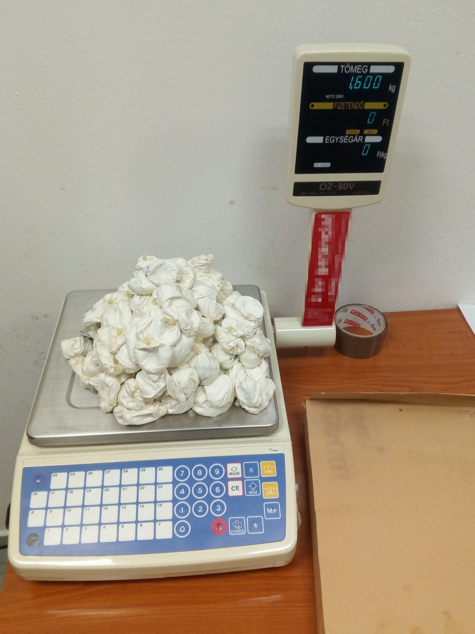Óvszerbe rejtve csempészte a kokaint