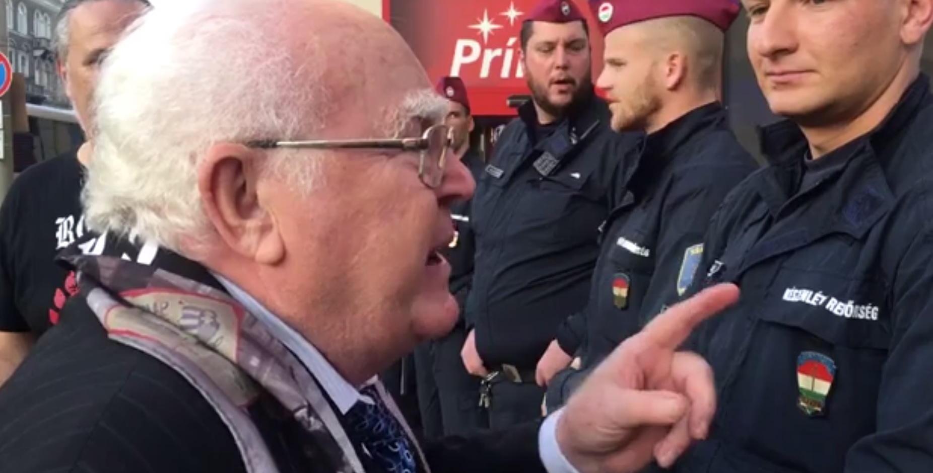 Rendőrök "védték meg" Pongrátz Andrástól a Jobbik rendezvényét