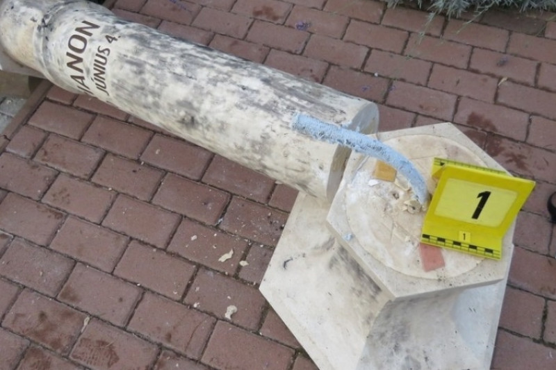 Vaddisznóra itta magát a polgárőr, aki a választás estéjén ledöntötte a Trianon-emlékművet