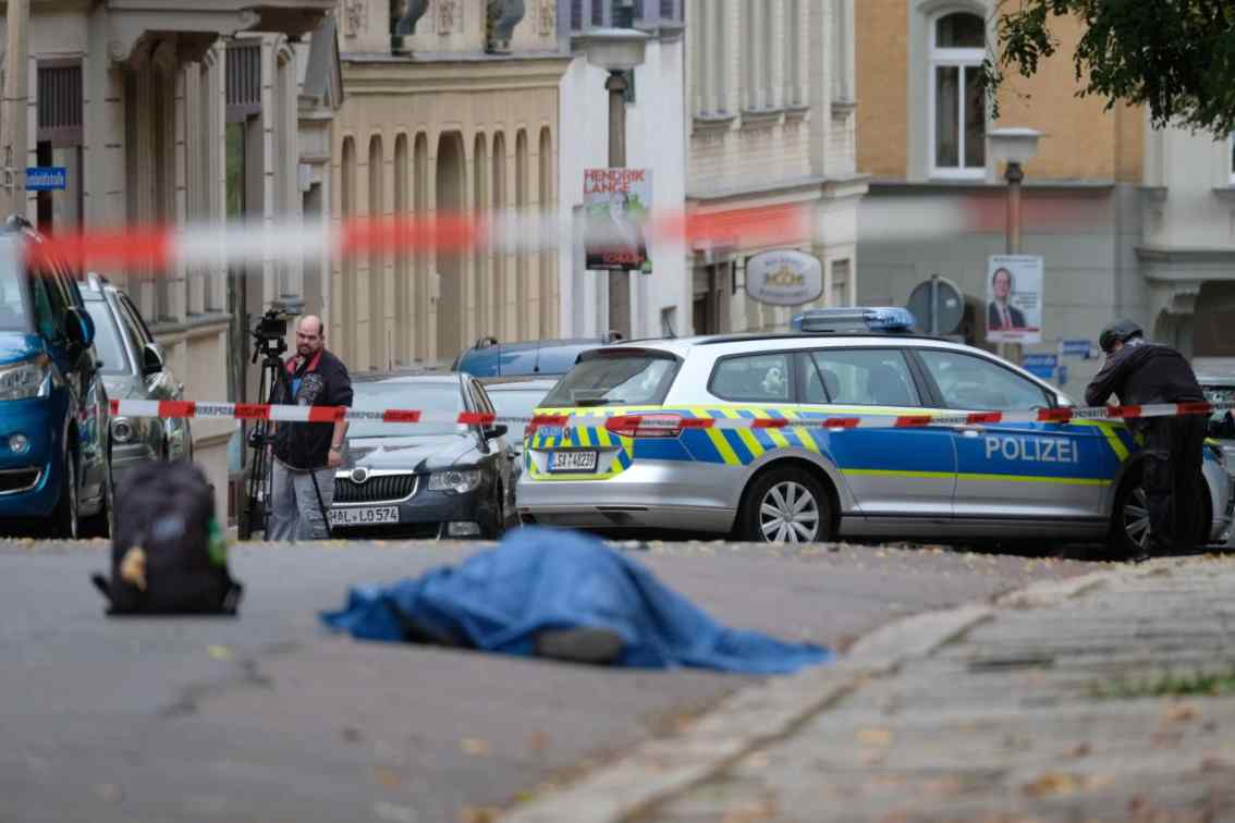Lövöldözés egy német zsinagógánál, gránátot hajítottak egy zsidó temetőre, több halott