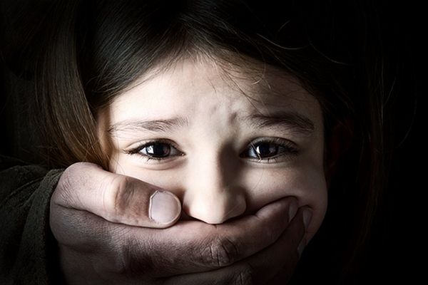 Diplomáciai levelezés birtoklásától remélhette a büntetlenséget egy fővárosi pedofil