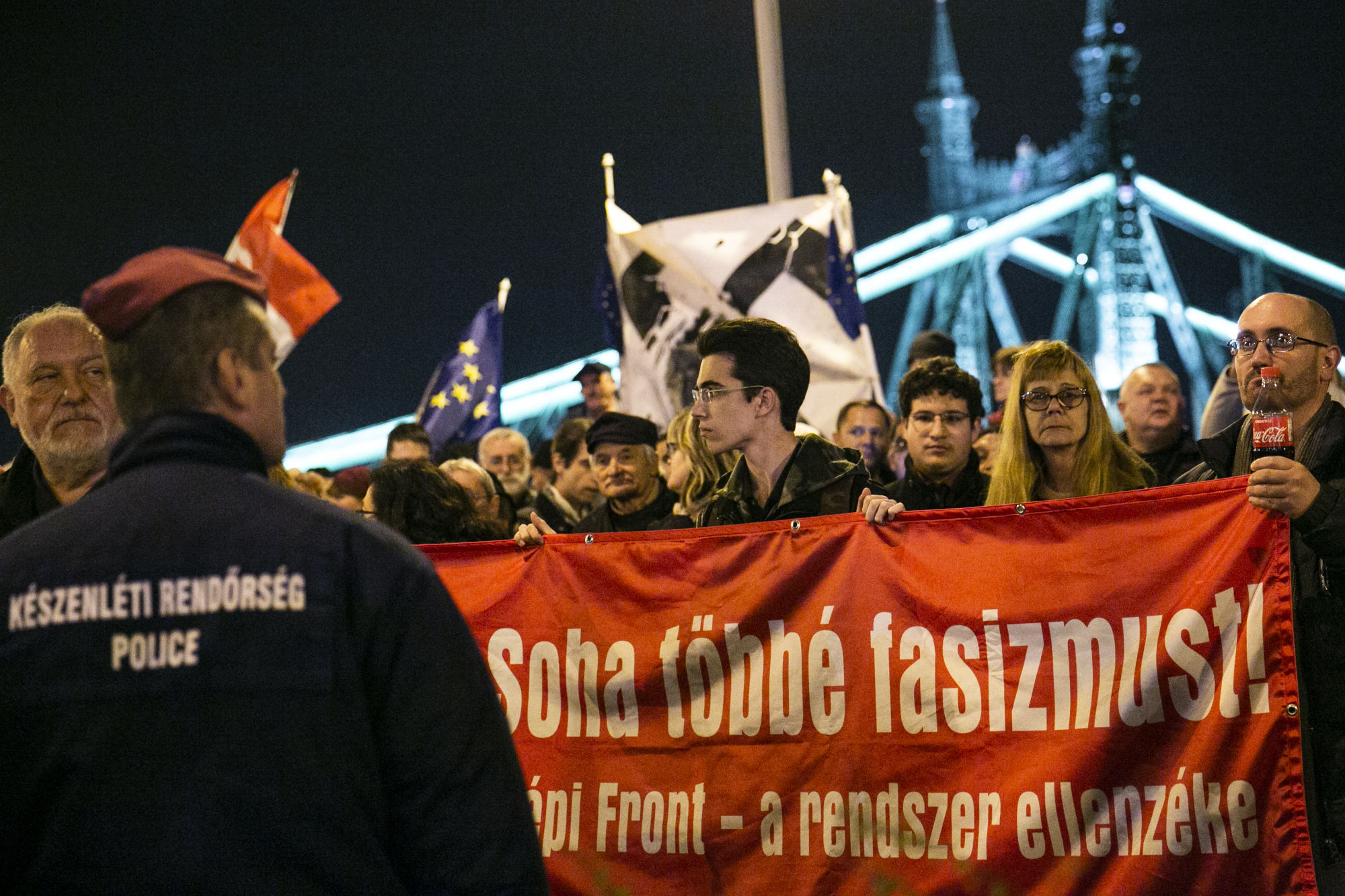 Így tüntettek az antifák Horthy és a Mi Hazánk ellen szombaton- VIDEÓ