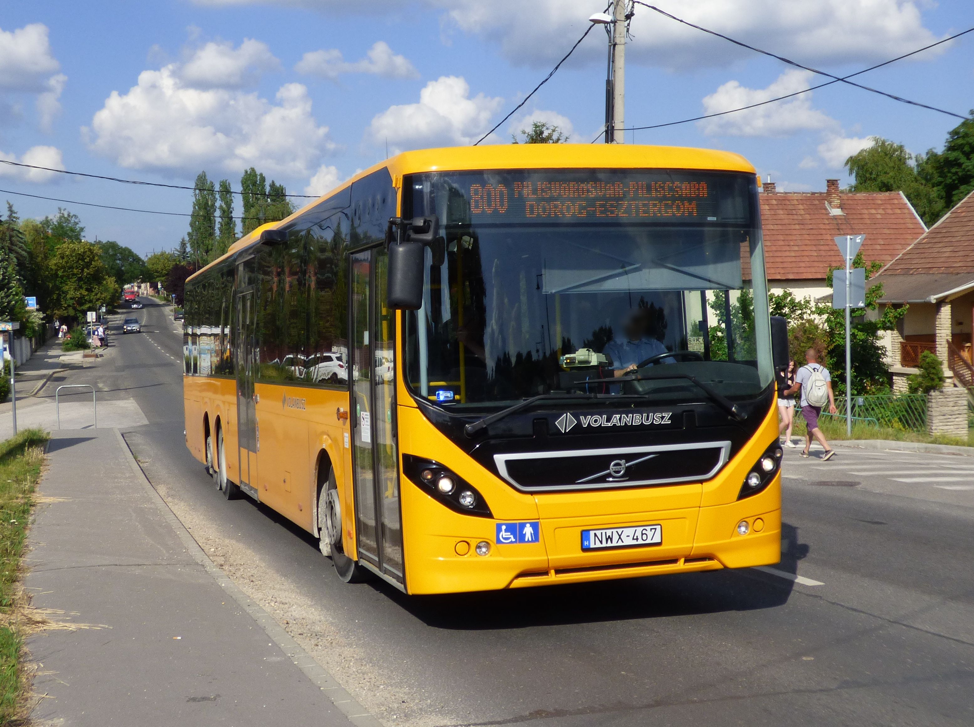 Vádat emeltek az ifjú hölgyek ellen, akik buszelkötősre itták magukat