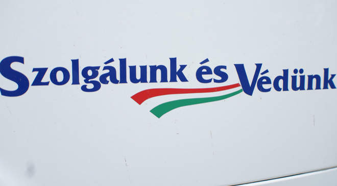 Zaklatta, fenyegette, leköpte és megütötte élettársát egy hajdú-bihari rendőr