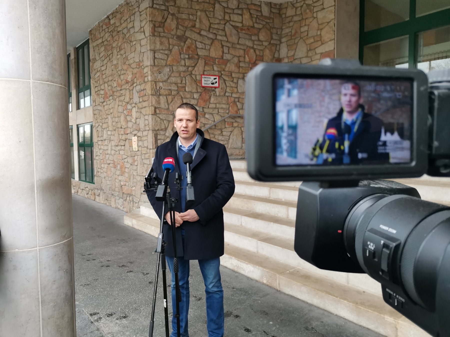 Kivonul a Mi Hazánk és a Betyársereg egy pedofíliával vádolt ember házához - videóval