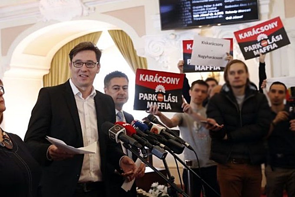 A parkoló mutyi főtámogatójából bizottsági tagot csináltak Karácsonyék