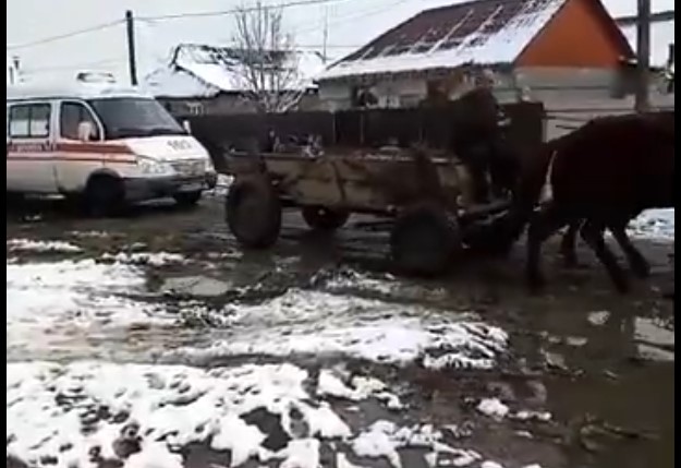 Kárpátalján “két lóerős” mentőautó szállítja a betegeket /videó/