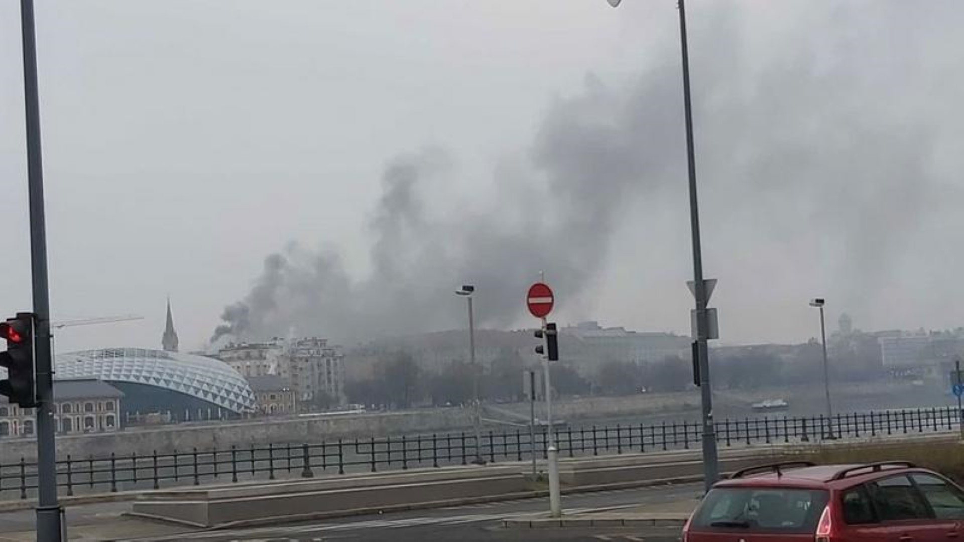 Hatalmas tűz ütött ki Budapesten