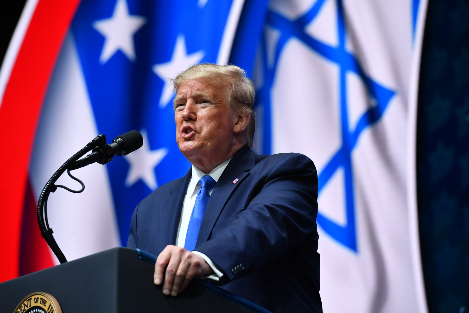 Trump megzsarolta Irakot: ha kirakják az amerikaiakat, annak ára lesz