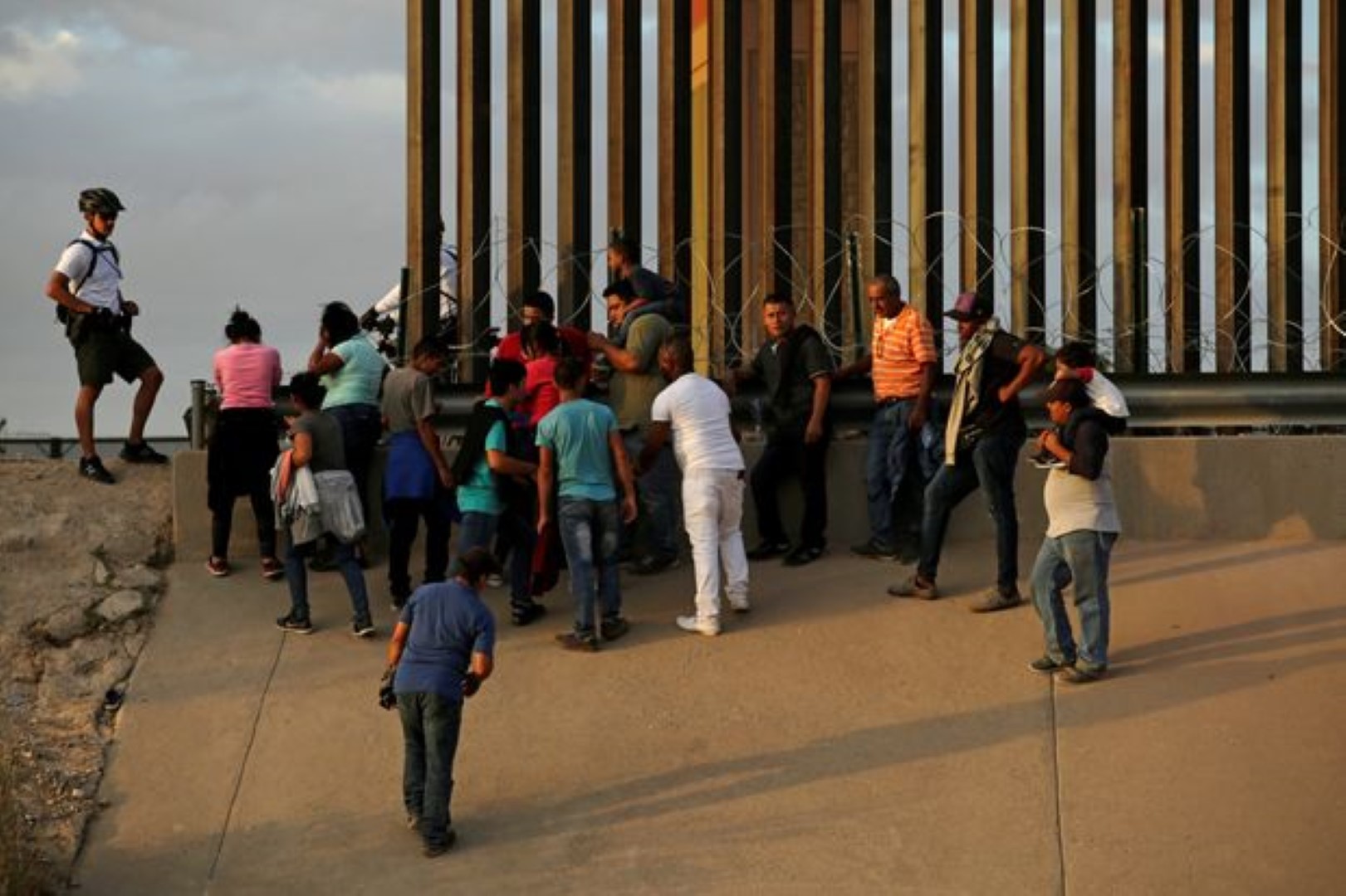 Az USA megkezdte a migránsok visszatoloncolását Mexikóba