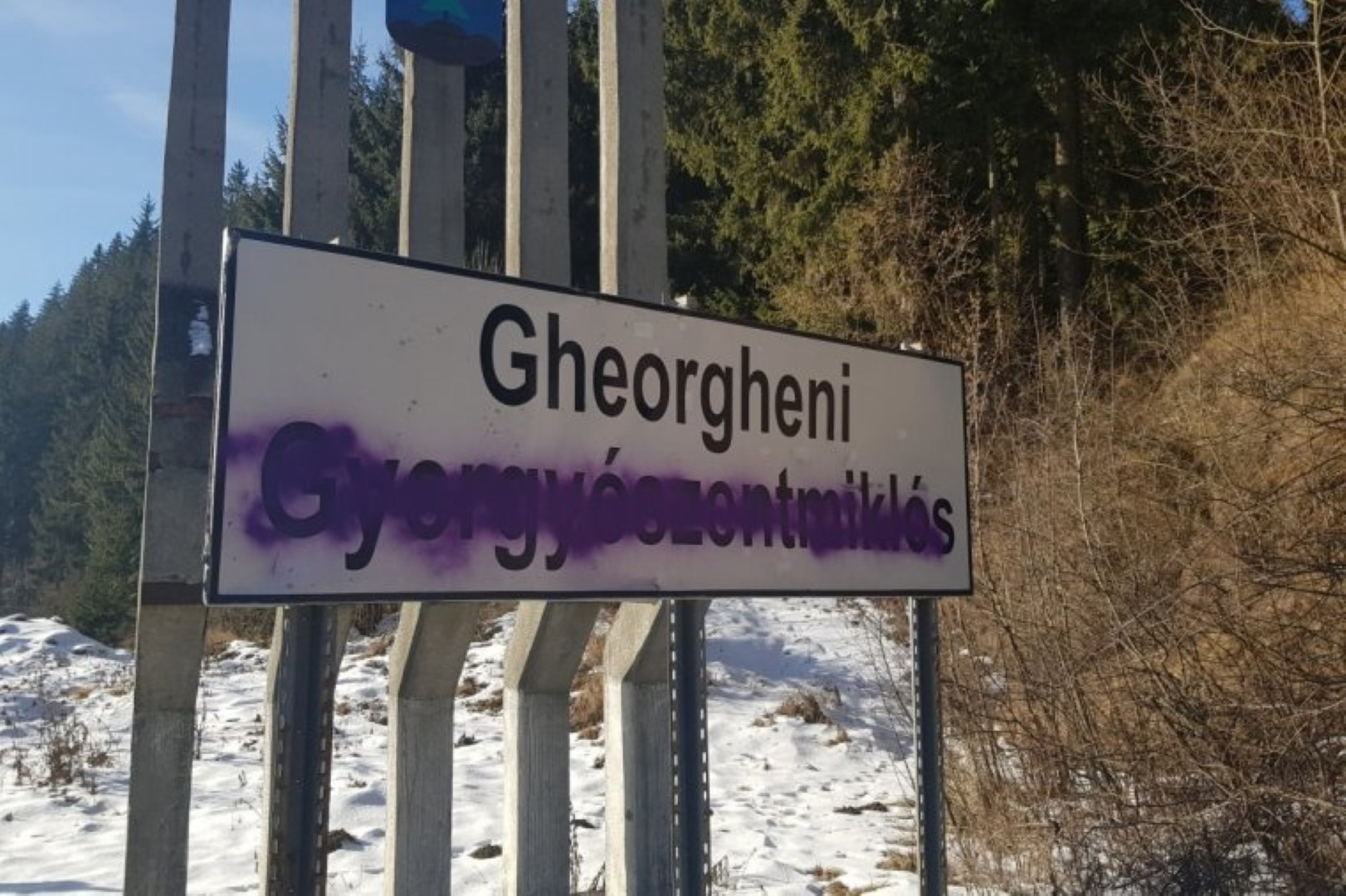 Magyar feliratok rongálásával ünnepeltek a románok