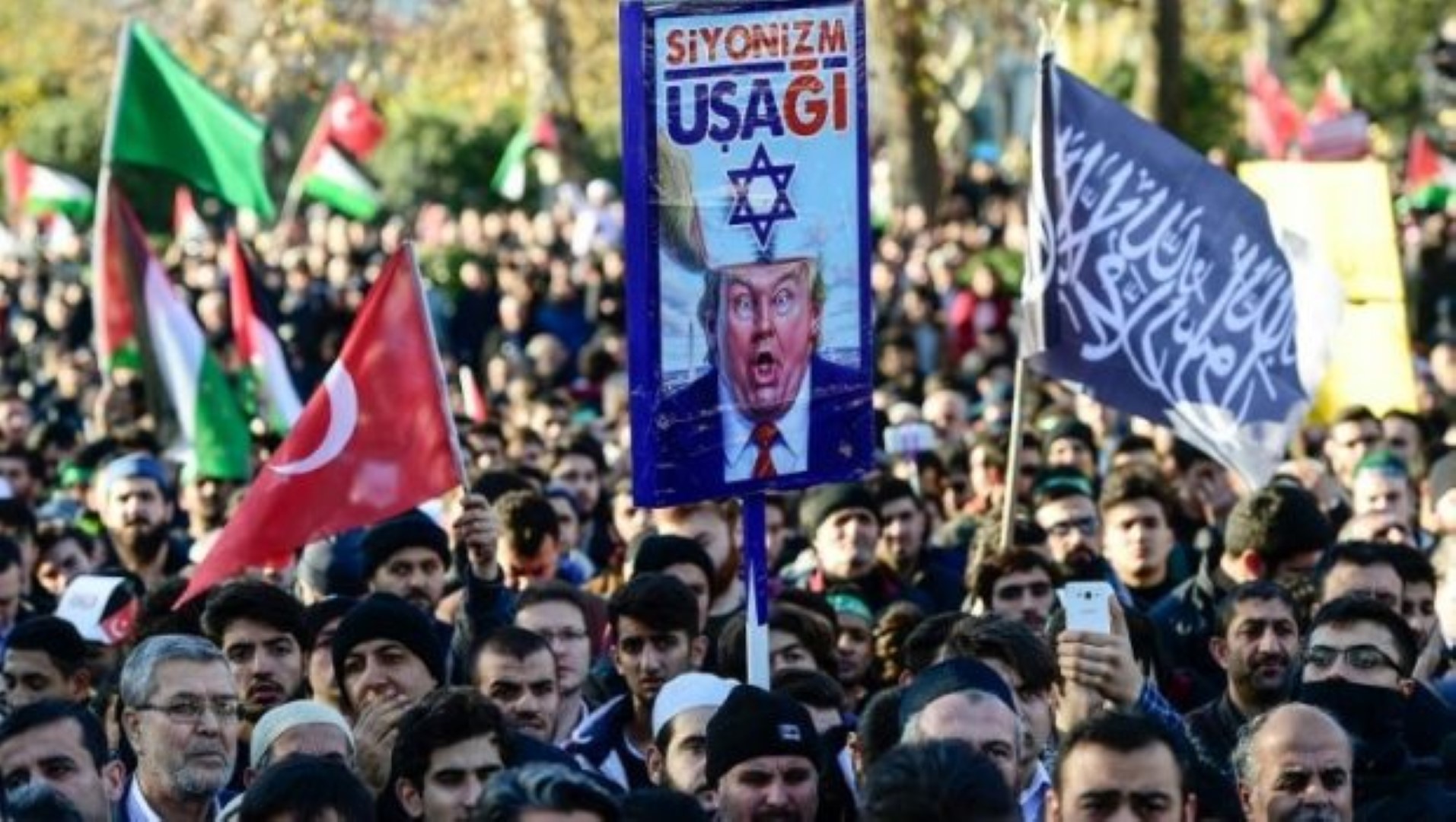 Isztambulban is tüntettek Trump béketerve ellen (videó)