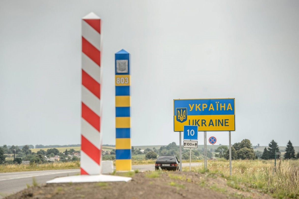 Ukrajna lezárja határait minden külföldi előtt