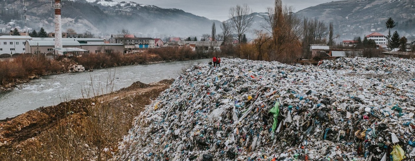A gyönyörű táj és a szemét kontrasztja Kárpátalján
