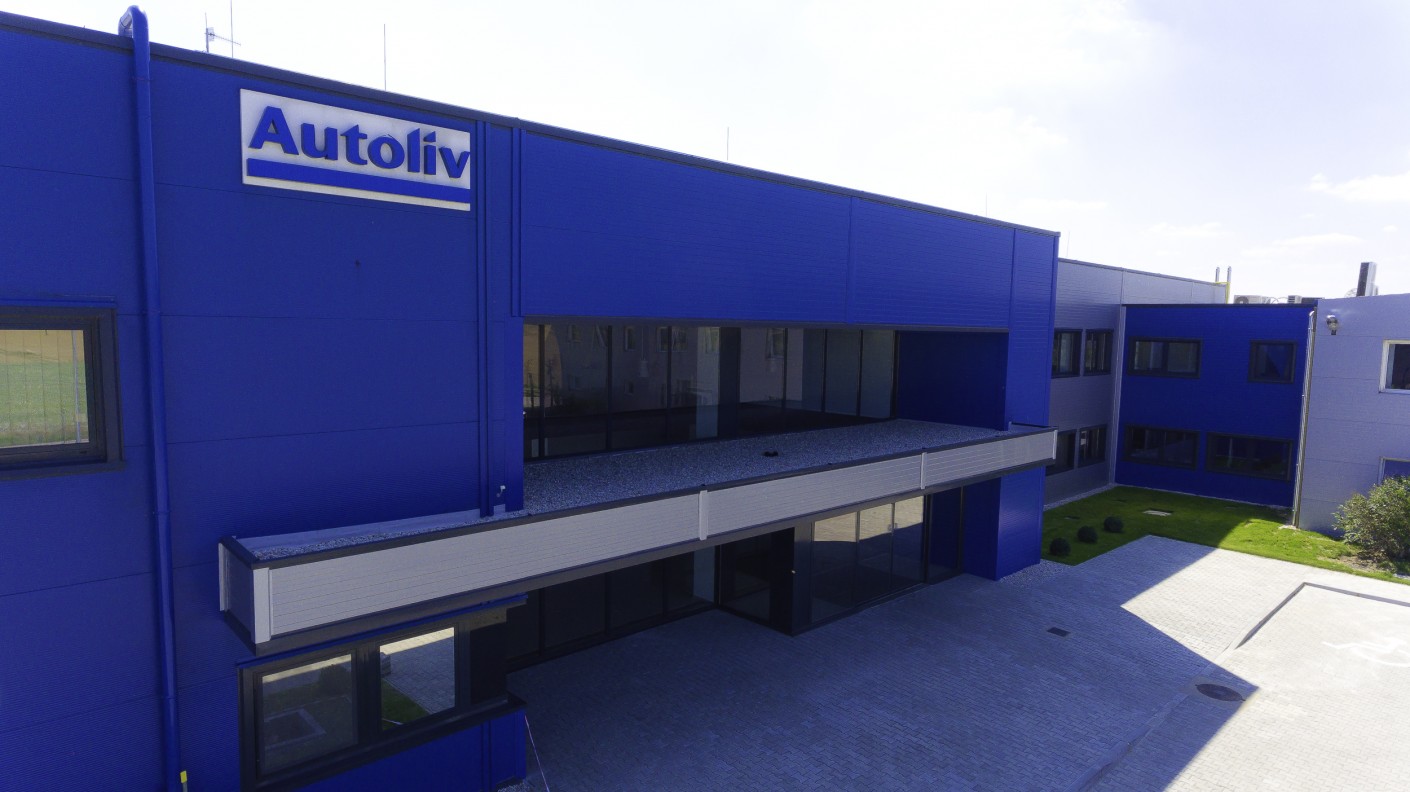 Az Autoliv újraindítja a gyártást
