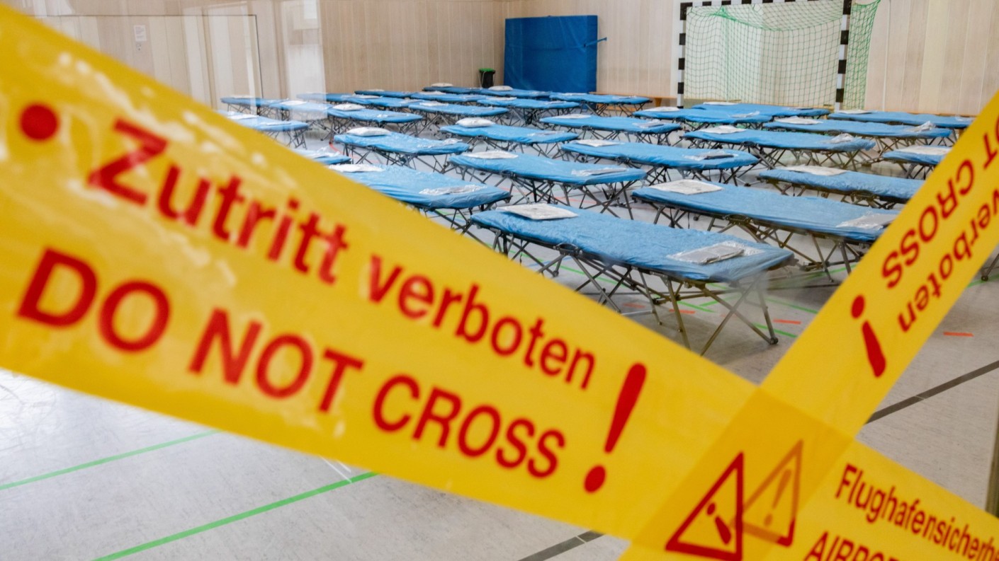 Pénzbüntetéssel fenyegetve is igyekeznek otthonmaradásra késztetni a németeket