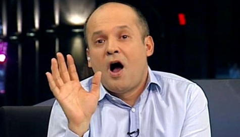 Megbüntettek egy román műsorvezetőt, aki tankokat is bevetne a székelyek ellen