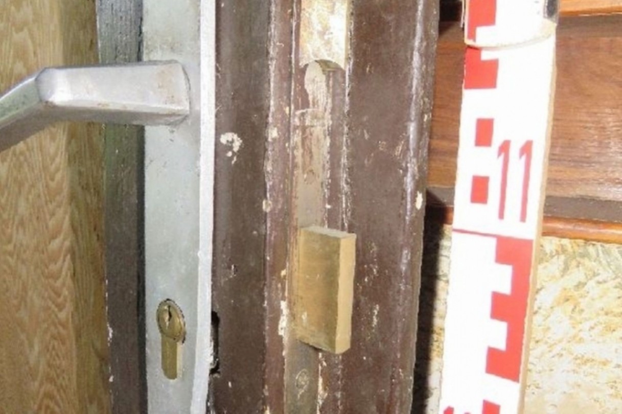 Tányérokat és a poharakat is vitte a betörő