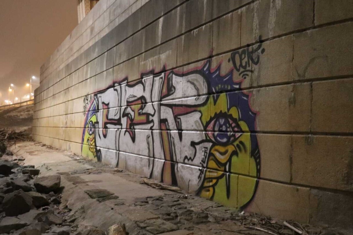 Olasz, kábítószeres graffitis fújta össze az Erzsébet híd lábát