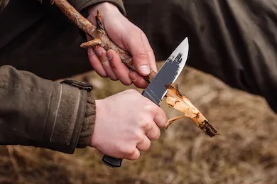 Bicskával vágta le az unokahúgát megerőszakoló 16 éves fiú péniszét