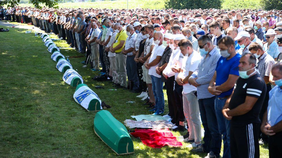 Megemlékeztek a 25 évvel ezelőtt történt srebrenicai mészárlásról