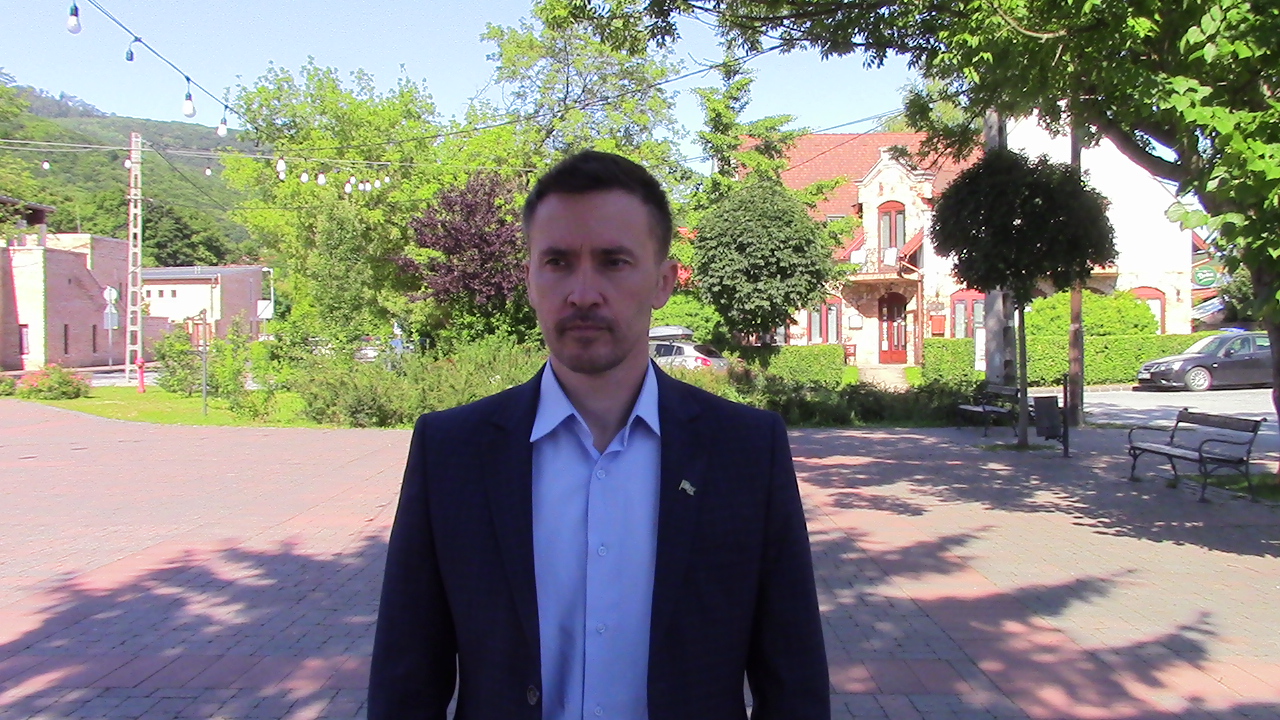 Mi Hazánk: A DK túllicitálja a krumplit és a száraztésztát, ingyen adná a vizet és az áramot