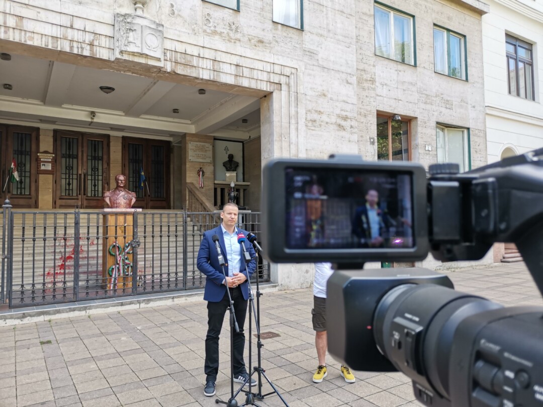 Rendőri védelmet kér a Horthy-szobornak a Mi Hazánk