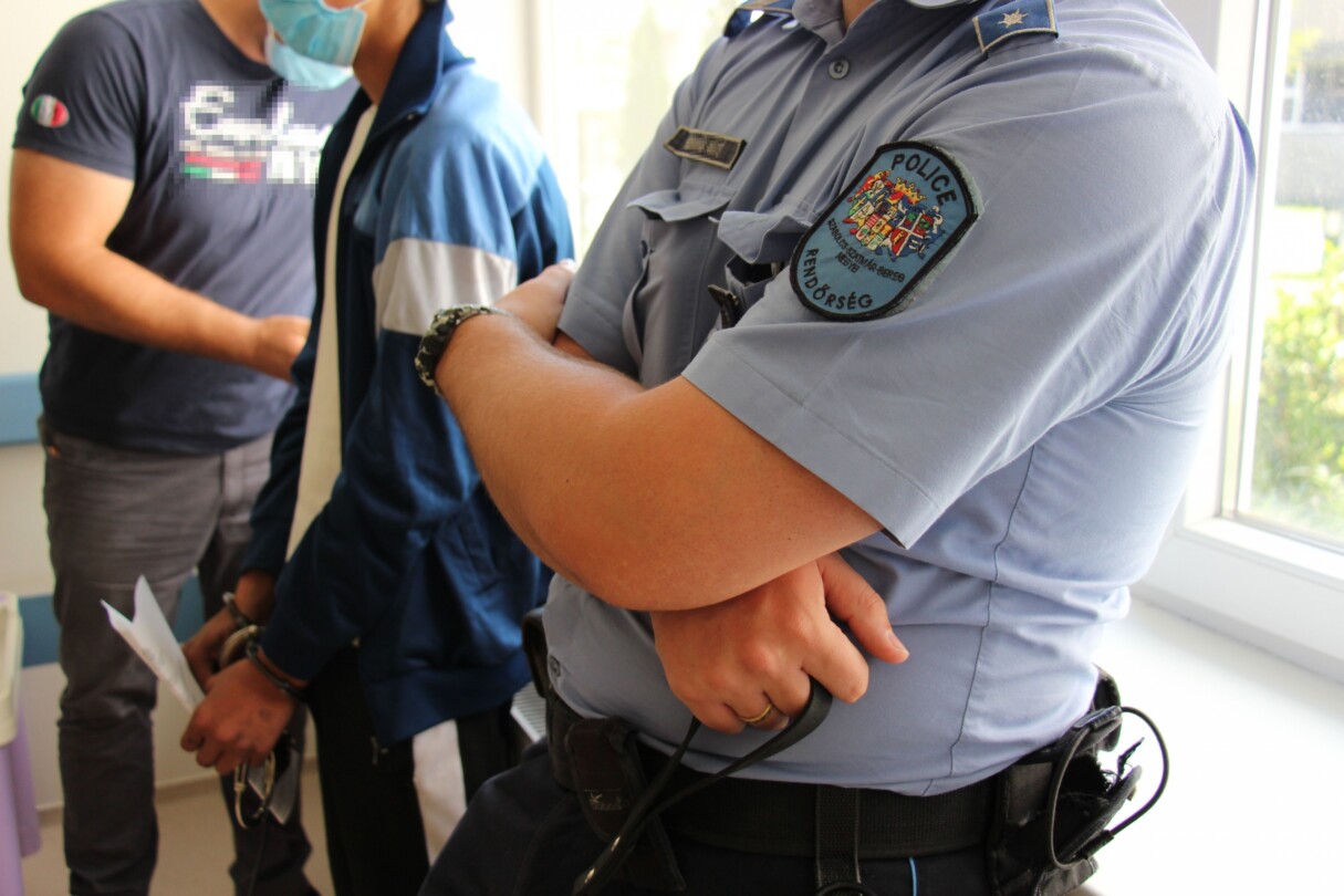 Felfegyverkezve csoportosan raboltak Nyíregyházán