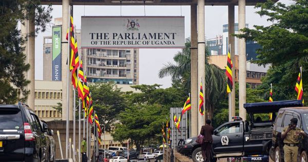 Egy levágott fejjel akart az ugandai parlament épületébe bejutni egy férfi