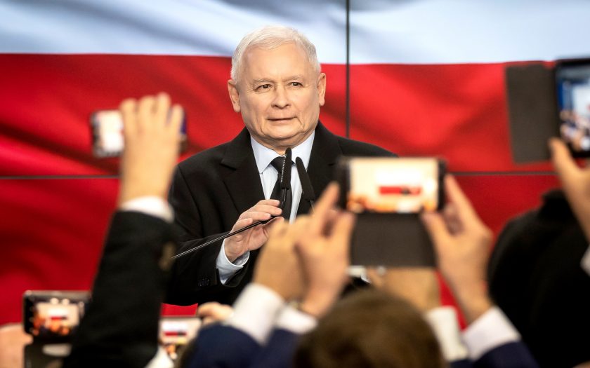 Alakul a lengyel vezetés