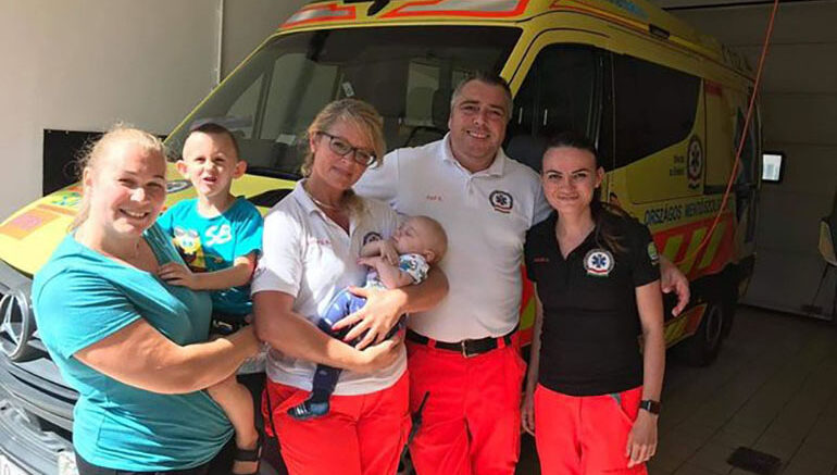 A Móri Mentőállomás garázsában segítették világra a helybeli kisfiút