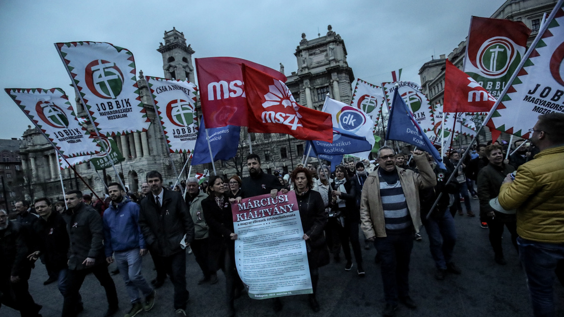 Itt a Jobbik karácsonyi ajándéka : hivatalosan is Gyurcsánnyal indulnak