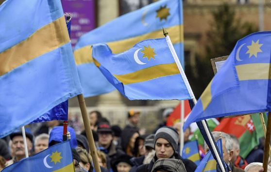 Az RMDSZ és a magyar kormány helyett a Mi Hazánk támogatja a székelyek zászlós ellenállását