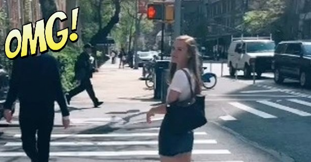 Meztelenül fekve a zebrán tiltakozott egy fiatal lány