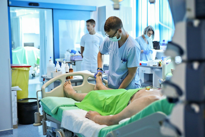 Ha nem mondhatnak fel, inkább táppénzre mennek az egészségügyi dolgozók