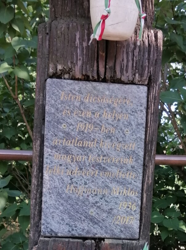 Tömegmészárlásra emlékeztek Monoron