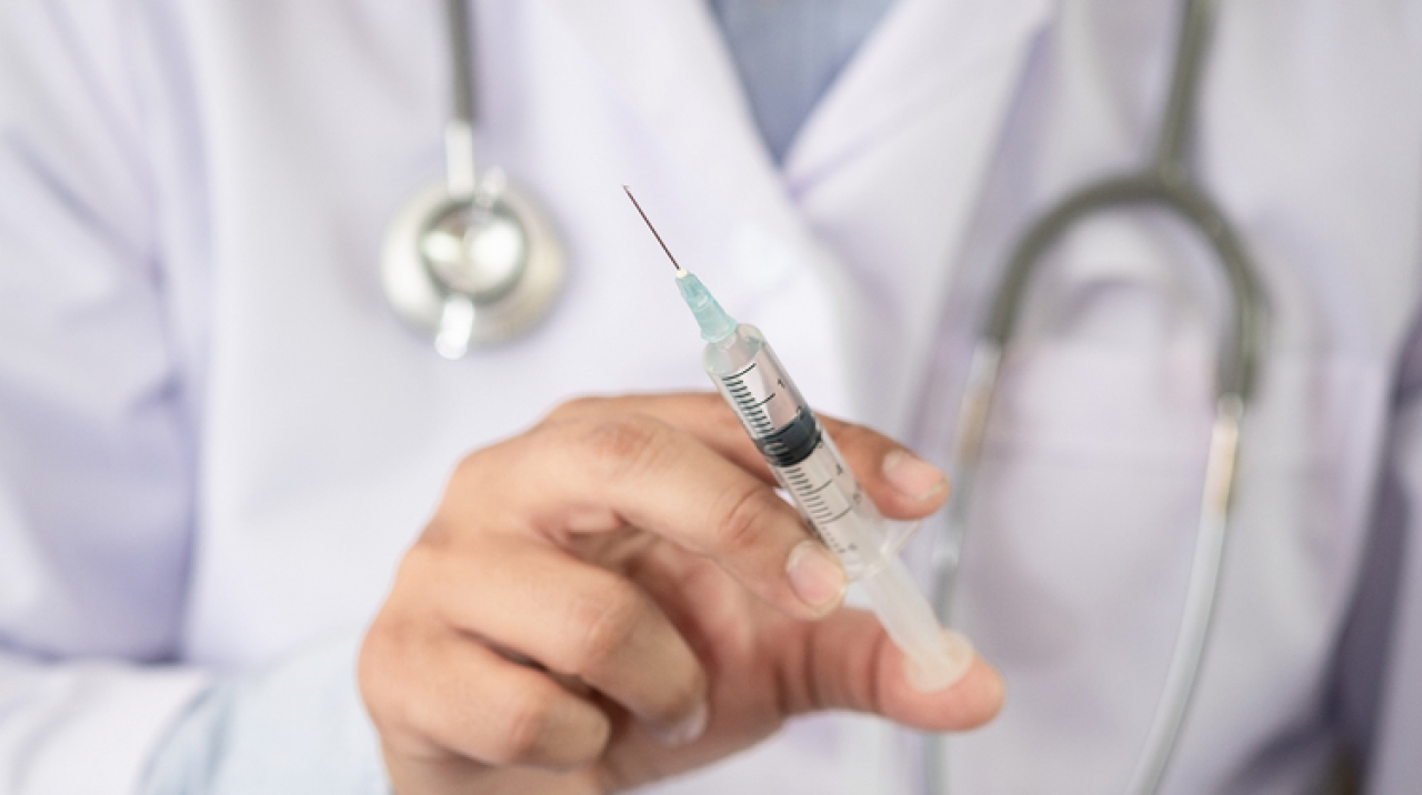 A kutatások szerint az oltottak is ugyanúgy fertőznek