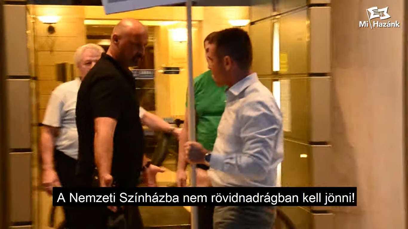 "Öltözzenek fel tisztességesen, a Nemzeti Színházba nem rövidgatyában kell jönni!" (videó)