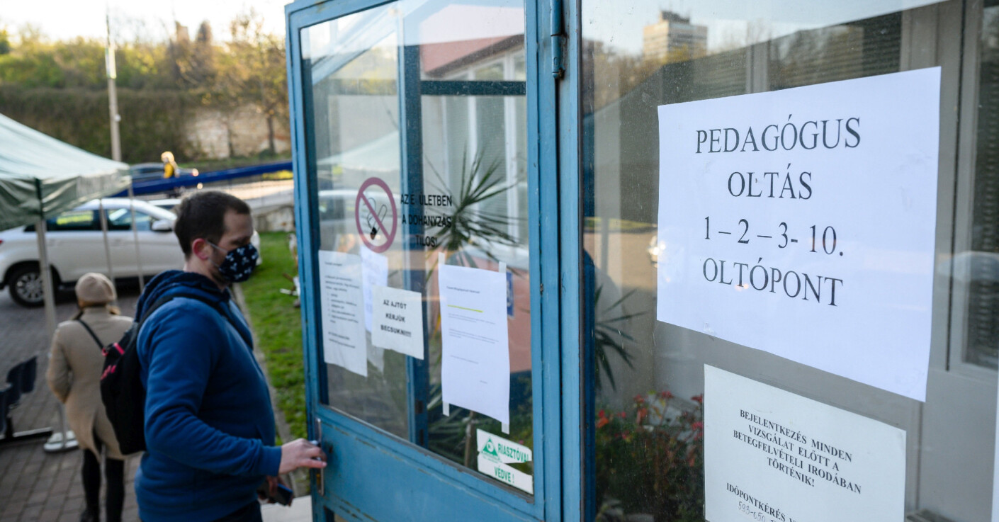 Veszélyben az oktatás- már a téli szünet után hiányozni fognak az oltatlan tanárok