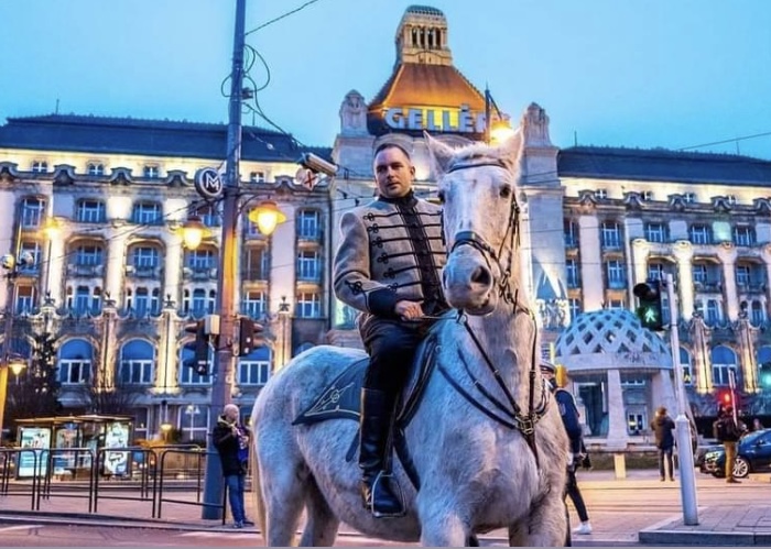 „Tiszteld a múltat, hogy érthesd a jelent, és munkálkodhass a jövőn”