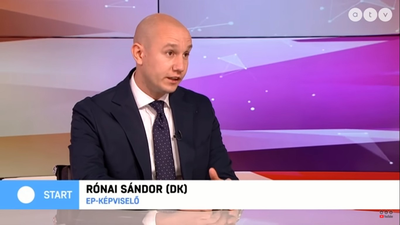 A DK és Momentum szerint Magyarországnak fel kellene fegyvereznie Ukrajnát