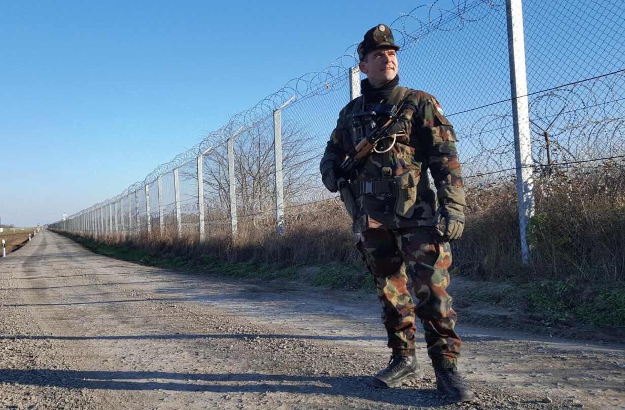 A Mi Hazánk elrettentő hatású tűzparancsot szorgalmaz a határt védő rendőrökre és honvédekre támadókkal szemben