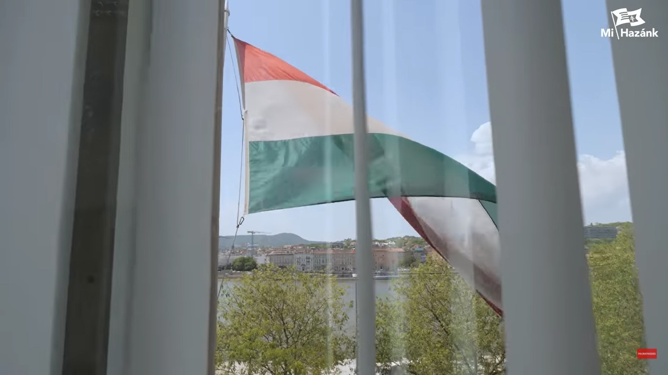 Visszatér a kérdezz-felelek - a Mi Hazánk új irodáiból jelentkezik Toroczkai László
