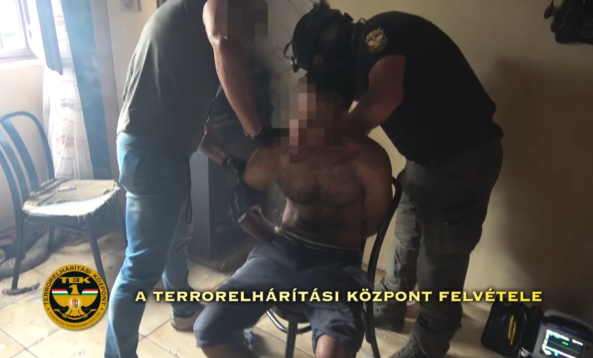 Bozótvágó késsel ejtette túszul kislányát egy egyiptomi férfi Soroksáron