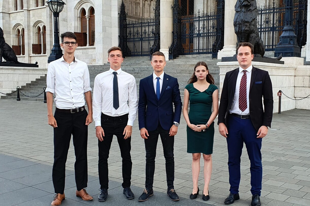 Egyetemistáknak indít parlamenti gyakornoki programot a Mi Hazánk (videó)
