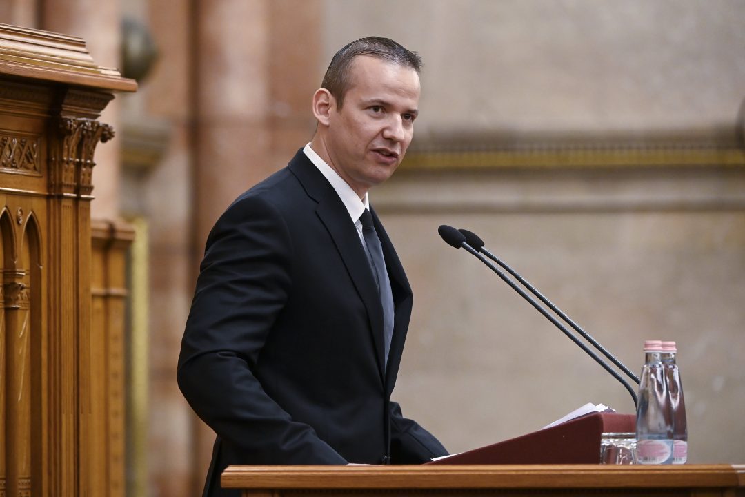 "Adózzanak a disznófejű nagyurak" - Toroczkai László válságkezelő csomagot javasolt Orbánéknak