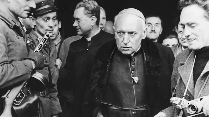 Ungváry ÁVH-s szemüvegen keresztül alkotott Mindszenty képéről